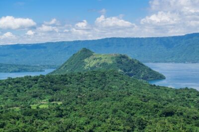 Volcan Taal et lac Taal aux Philippines
