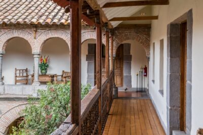 Couloir à l'étage de l'hôtel La Casona