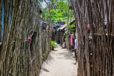 Habitations sur Dako Island aux Philippines