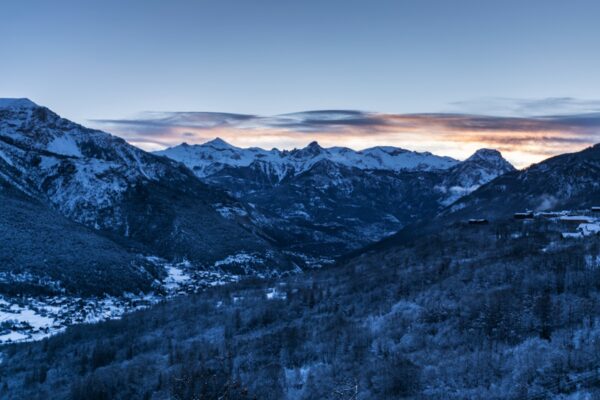 Panorama depuis Puy-Saint-Vincent au lever de soleil