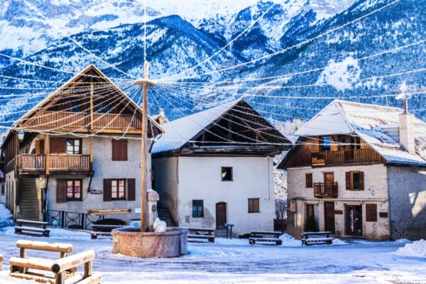 Place principale de Vallouise dans les Hautes-Alpes