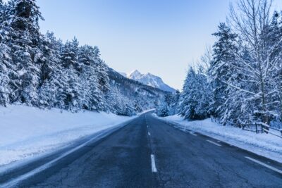 Sur une route du Pays des Ecrins