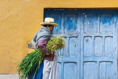 Femme à Ollantaytambo