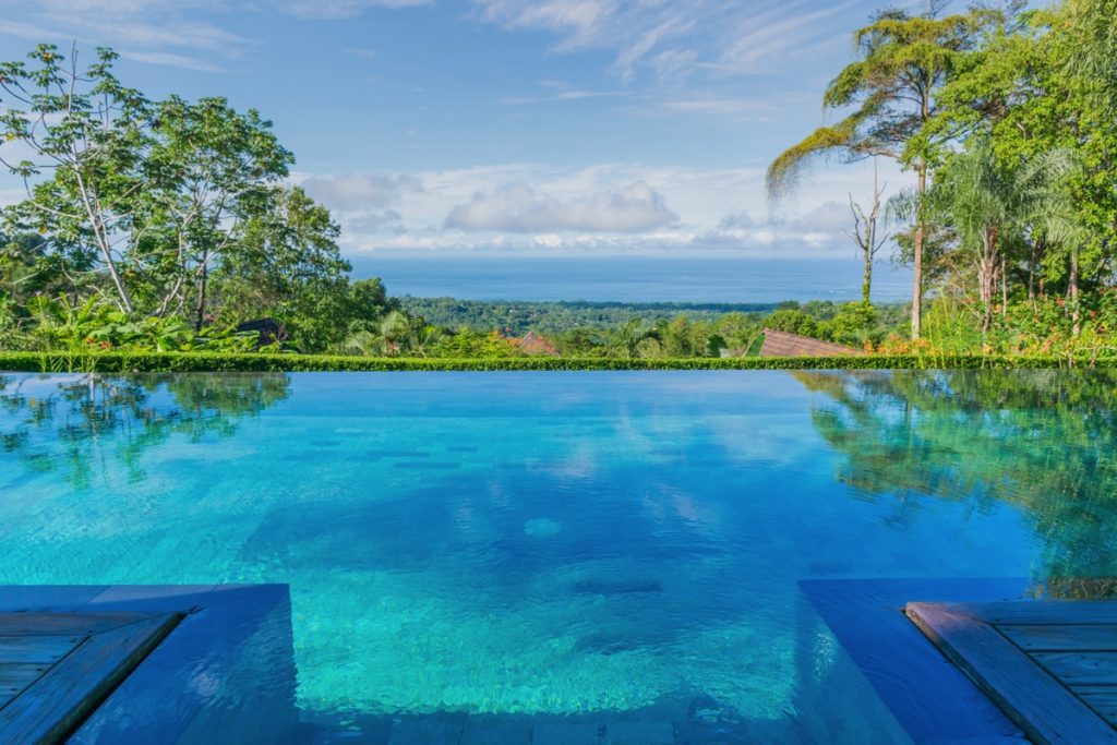 Piscine dans un hôtel d'Uvita au Costa Rica