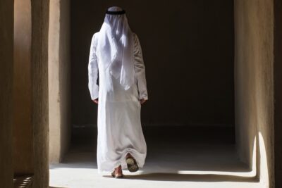 Homme en tenue traditionnelle à Al Aïn