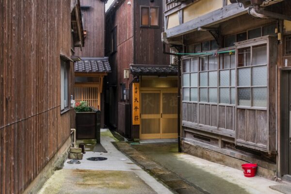 Une ruelle d'Ine au Japon