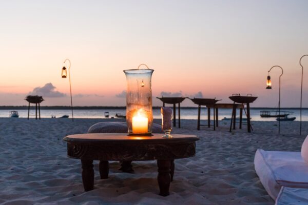 Apéritif au sunset sur l'île de Mnemba