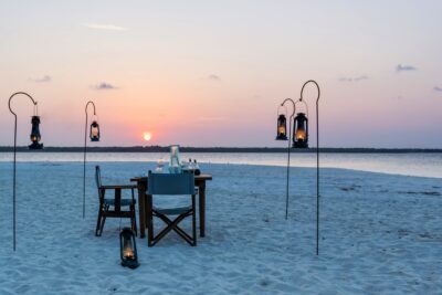 Dîner sur la plage de Mnemba Island