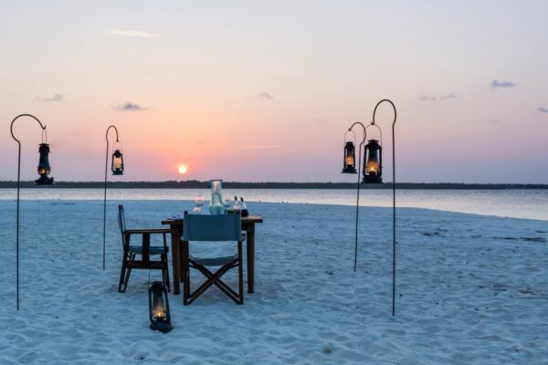 Dîner sur la plage de Mnemba Island