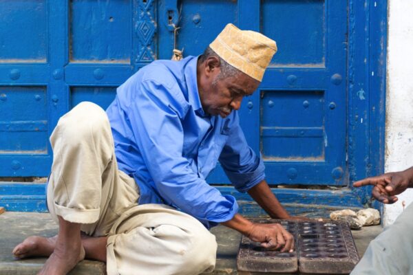 Joueur de bao à Zanzibar