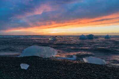 Lever de soleil sur Diamond Beach en Islande
