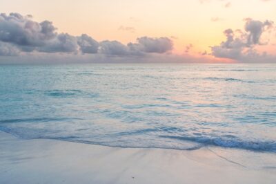 Lever de soleil sur Mnemba Island à Zanzibar