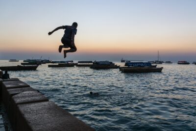 Plongeon dans le port de Stone Town