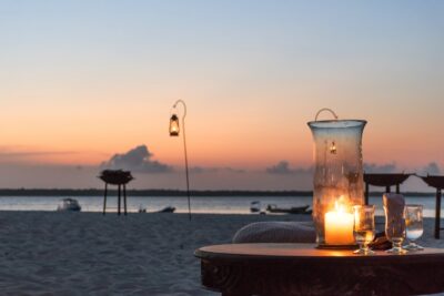 Apéritif au sunset sur l'île de Mnemba