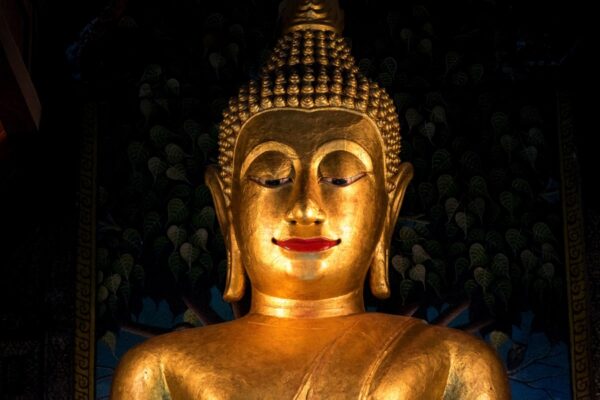 Statue de Bouddha dans un temple de Chiang Mai