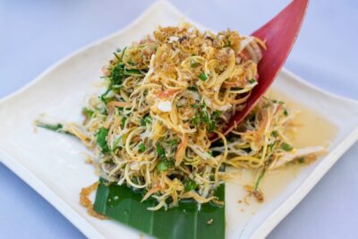 Banana leaf flower salad au Manda de Laos