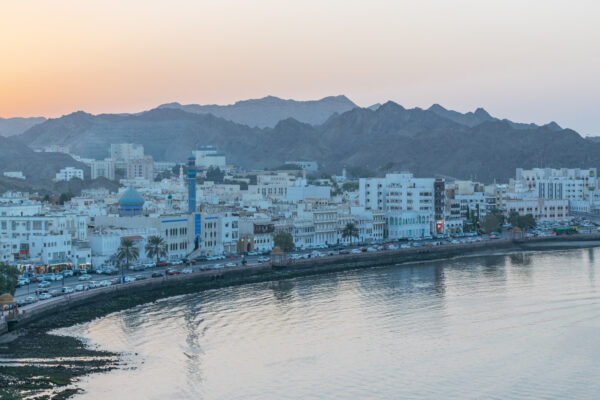 Vue sur la corniche depuis le Mutrah Fort