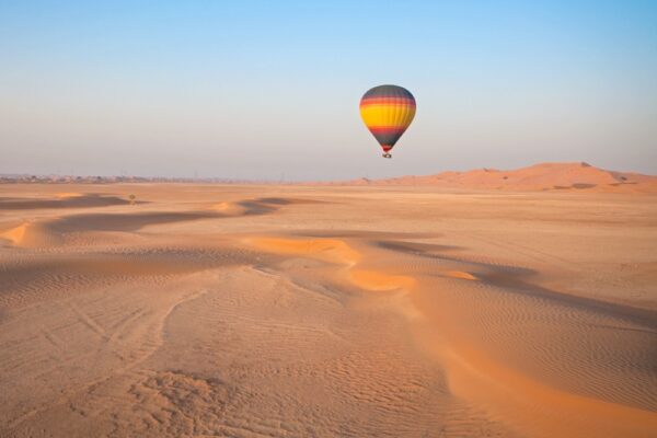 Activité à Dubaï : montgolfière dans le désert