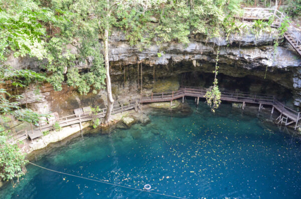 Cénote dans le Yucatan