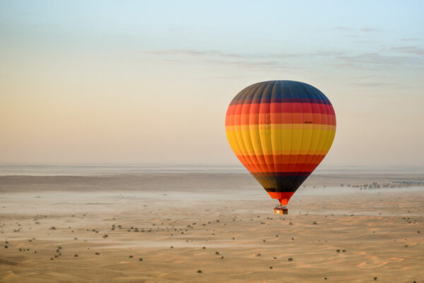 Hot Air Balloon au dessus du désert de Dubaï