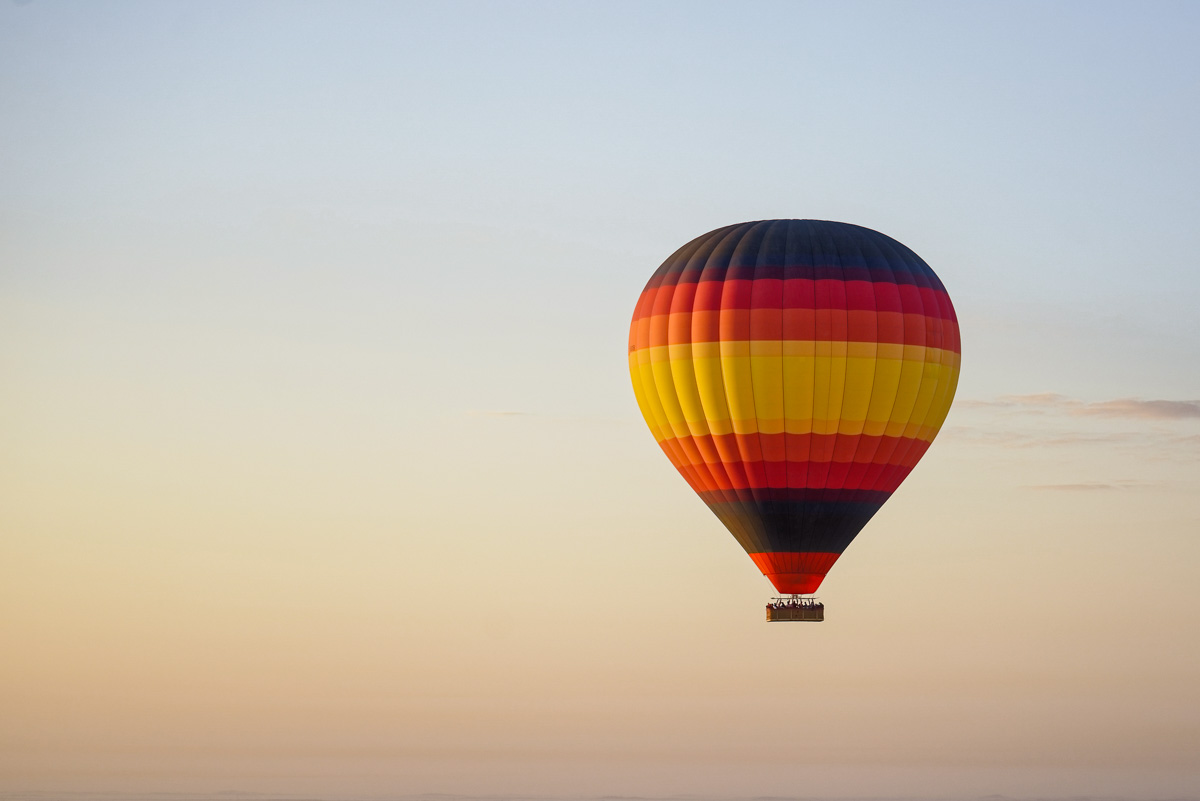 Montgolfiere A Dubai Survol Du Desert Au Lever De Soleil