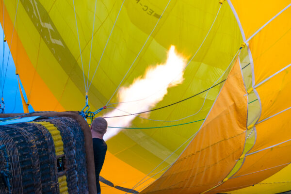 Gonflage de la montgolfière à Majorque