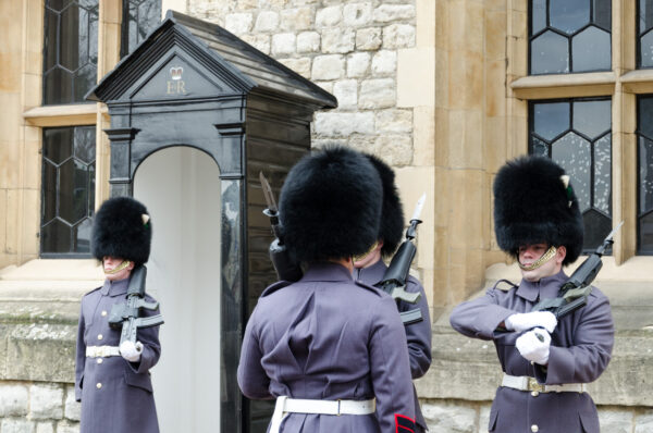 Relève de la garde à la Tour de Londres