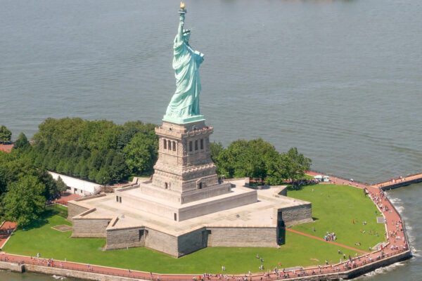 Vol en hélicoptère à New York : statue de la Liberté