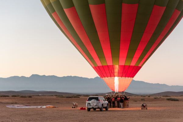 Décollage d'une montgolfière au Maroc