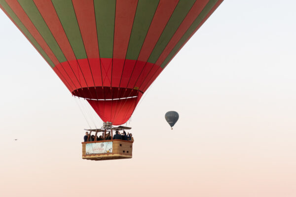 Montgolfières dans le ciel de Marrakech