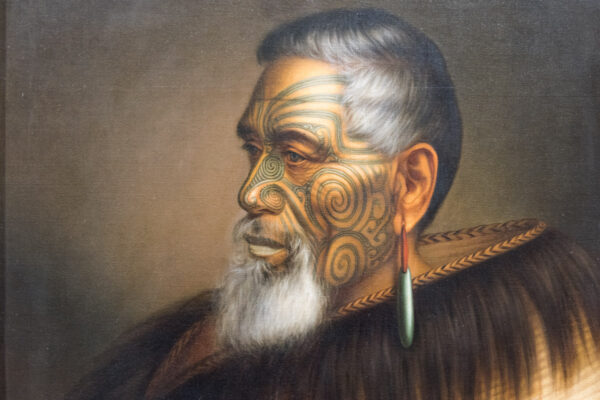 Portrait maori dans un musée d'Auckland