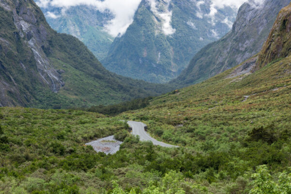 Route entre Te Anau et Milford Sound en Nouvelle-Zélande