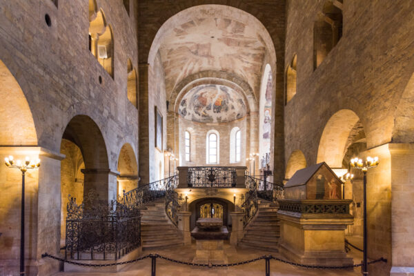 Intérieur de la basilique Saint-Georges au château de Prague