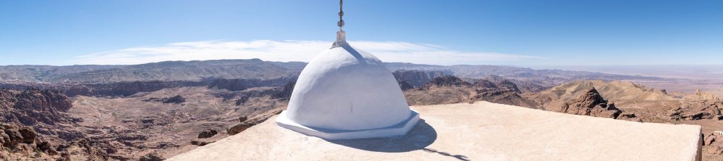 Panorama depuis le toit du mausolée d'Aaron au sommet du jabal Haroun