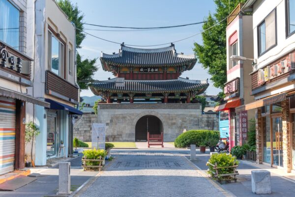 Pungam Gate depuis une rue de la ville