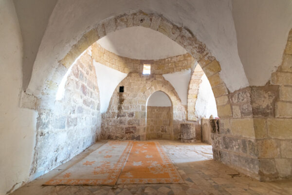 Salle de prière dans le mausolée d'Aaron en Jordanie