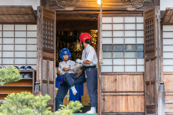 Arts martiaux dans un temple de Takayama