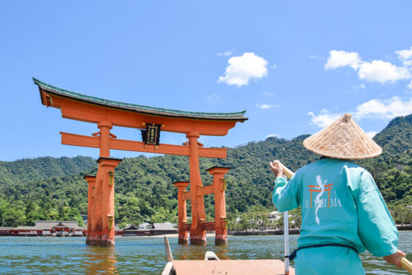 Balade en bateau autour du torii de Miyajima