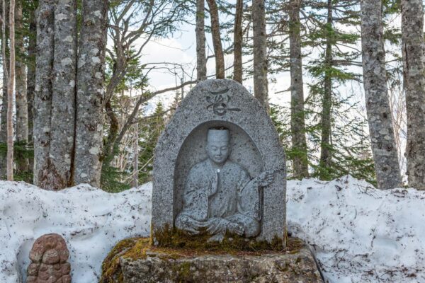 Statue de Bouddha au sommet du Nishi Hotakadake