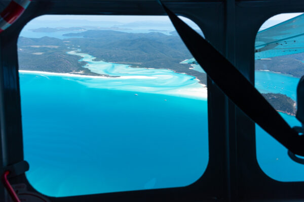 Survol de la grande barrière de corail depuis Airlie Beach