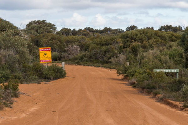 Assurance pour la location d'un van en Australie : gravel road