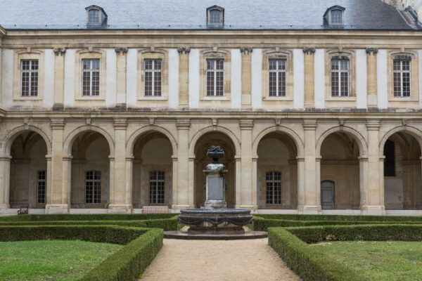 Cloitre du musée Saint-Rémi