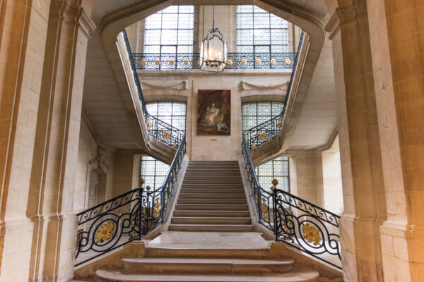 Escalier d'honneur du musée Saint-Rémi