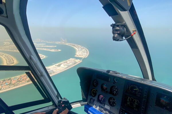 Avis sur l'hélicoptère à Dubaï