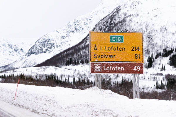 Accès aux Lofoten via la route E10 depuis l'aéroport de Narvik