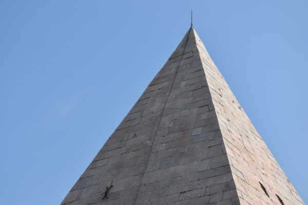 Pyramide de Cestius, lieu d'intérêt à voir à Rome