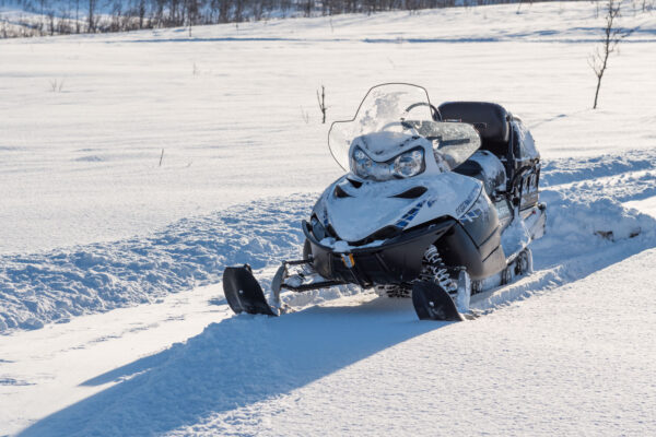 Motoneige, une activité hivernale à Tromsø