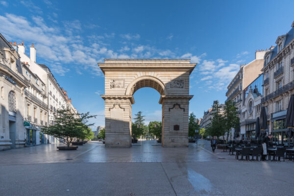 Porte Guillaume au coeur de la place Darcy