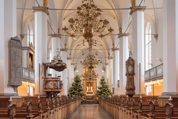 Eglise de la Trinité, dos à la tour ronde de Copenhague