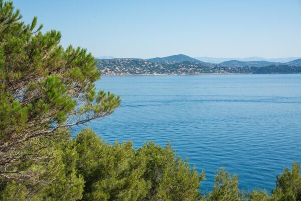 Loger à Saint-Tropez en bord de mer